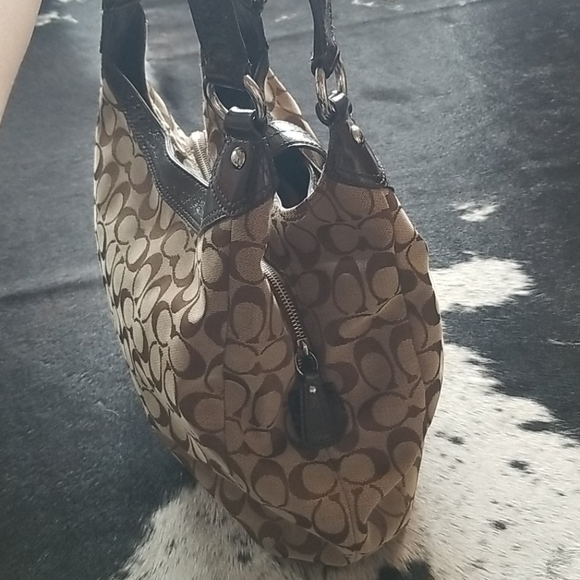 Coach - Picture 3 of 4